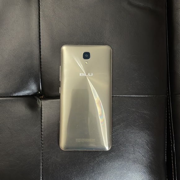 Blu Vivo XL2 Android Mobile Phone unlocked; pre-owned; Gold - Picture 2 of 3